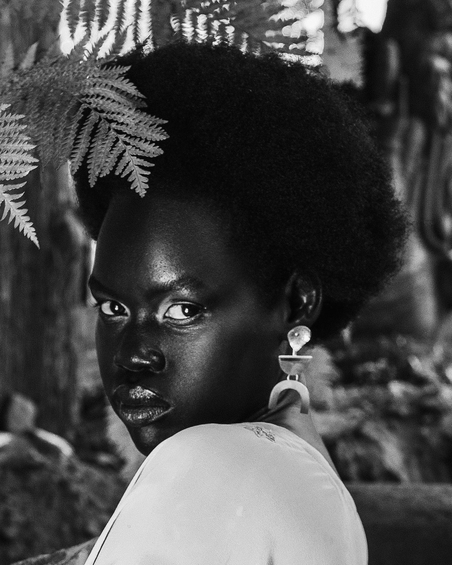 Beauty_Shot_of_Eba_wearing_The_Dancers_Earrings_Silver