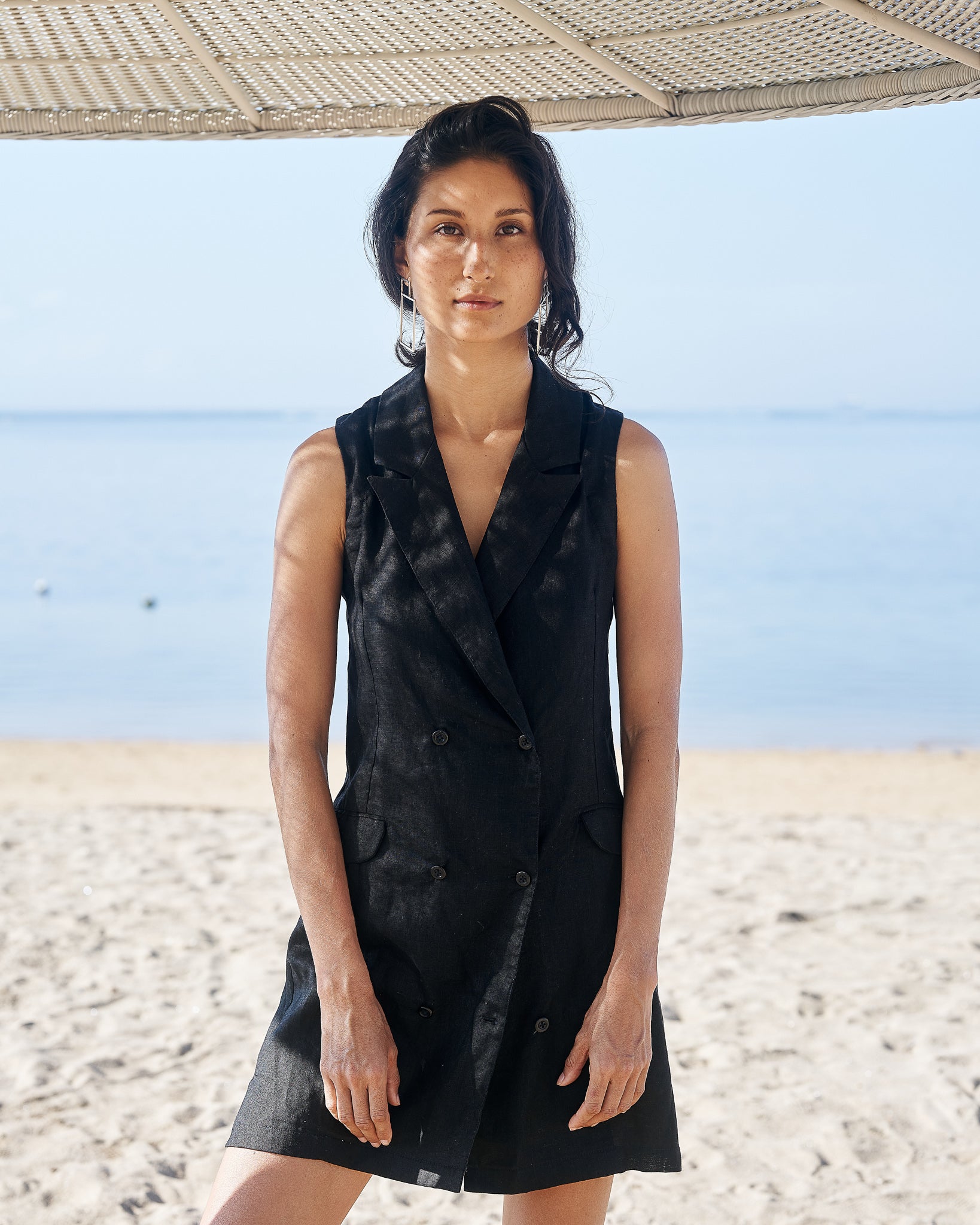 Beauty_shot_of_Alvina_wearing_Square_Space_Earrings_Silver
