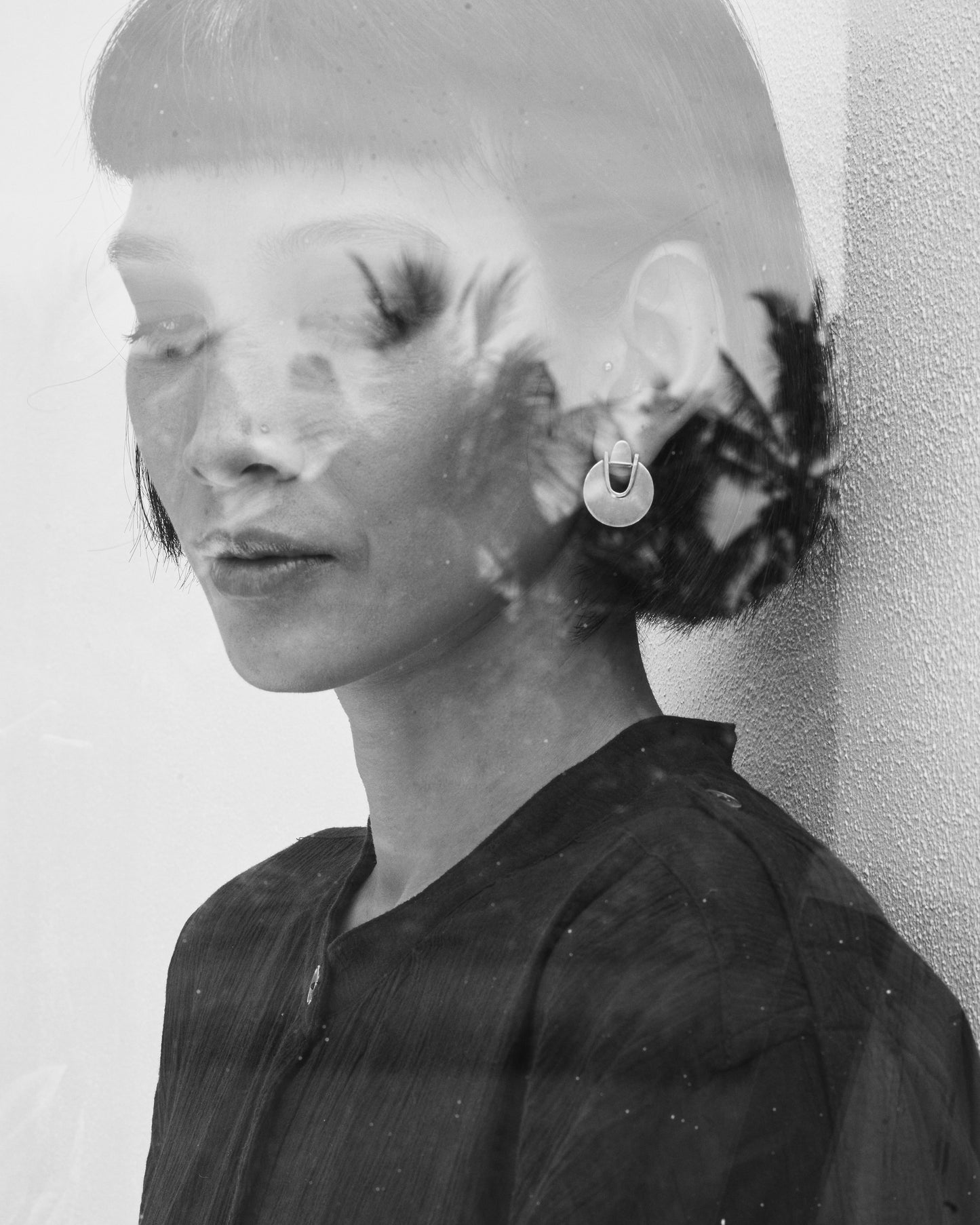 Editorial_shot_of_Sasri_wearing_Elektra_Earrings_Silver_Small