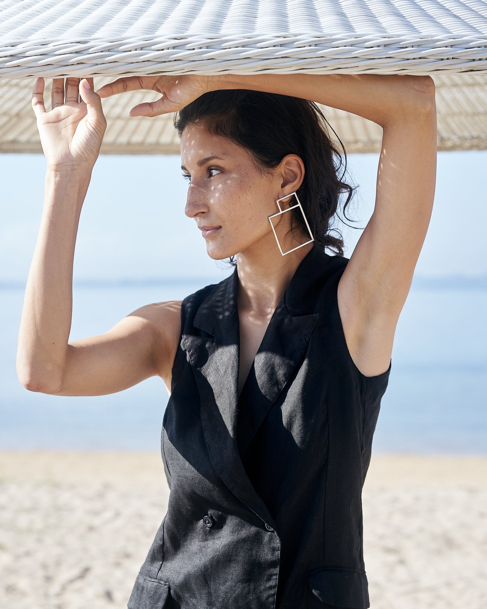 Editorial_shot_of_Alvina_wearing_Square_Space_Earrings_Silver