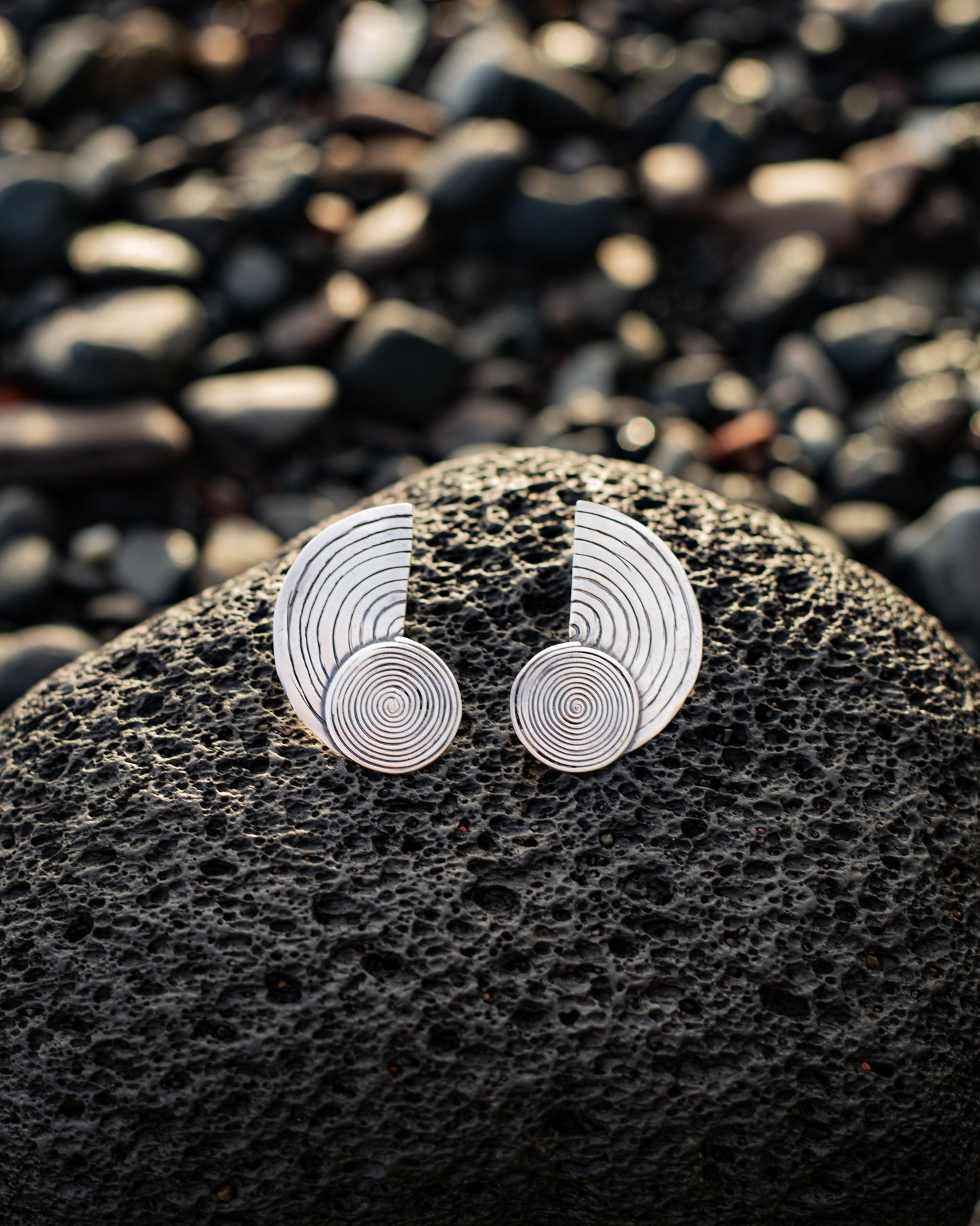 Products_shot_of_Virgo_earrings_with_black_stone_background